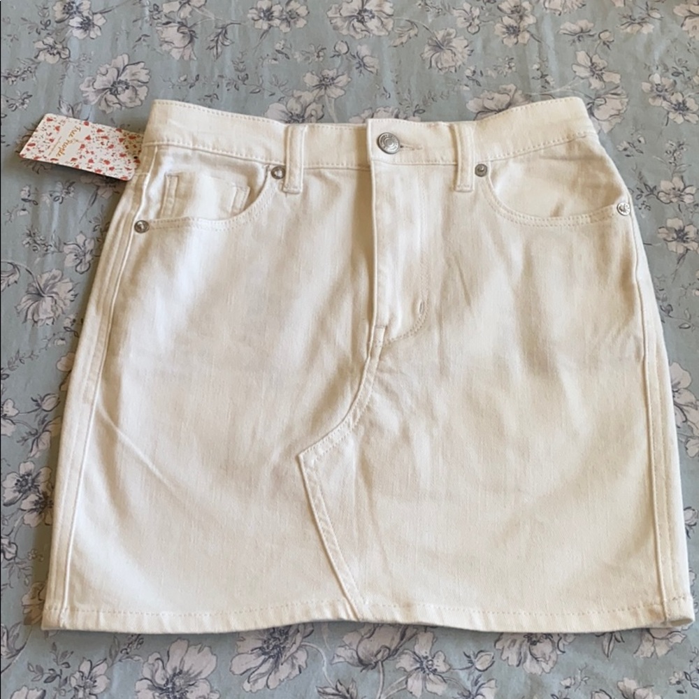 Free people White jean skirt!💜